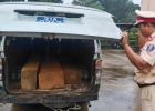 Ngụy trang ôtô biển xanh thành xe cứu thương để chở gỗ lậu